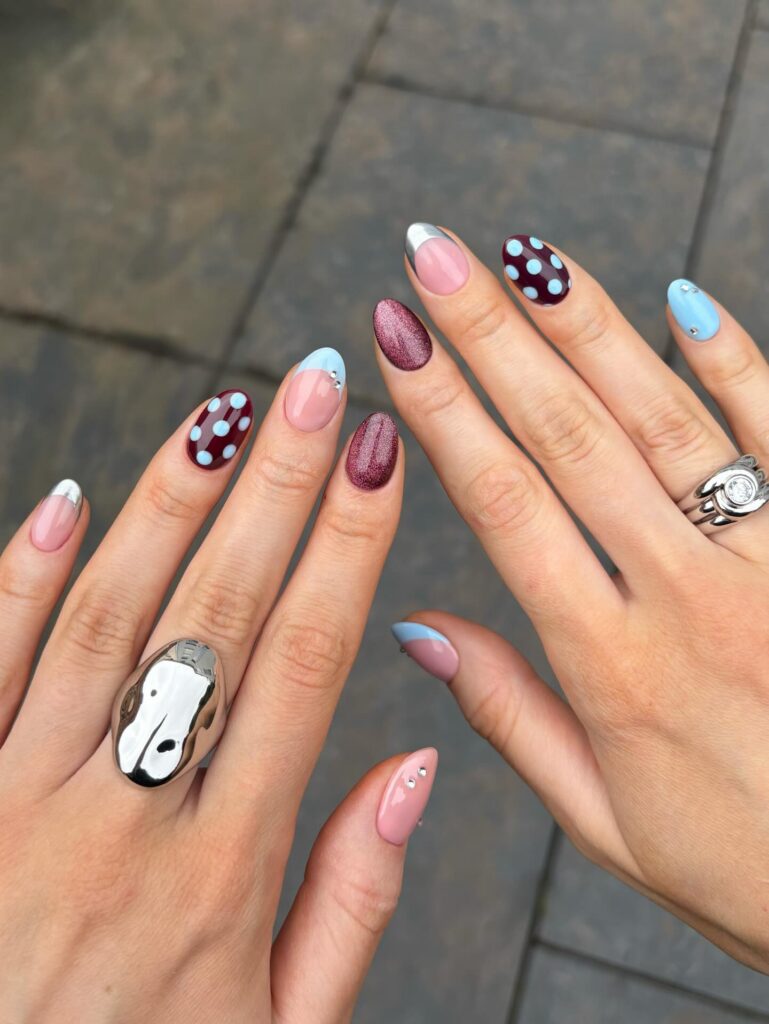 Tendenze beauty per la primavera 2026 - Unghie a pois - @thenaillologist | Treatwell