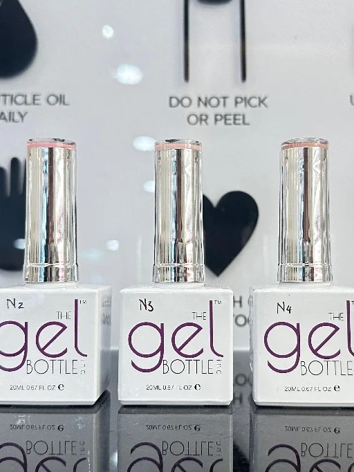 Bottiglie di BIAB di Gel Bottles Inc. su uno scaffale